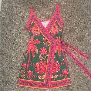 Adorable wrap mini dress XS